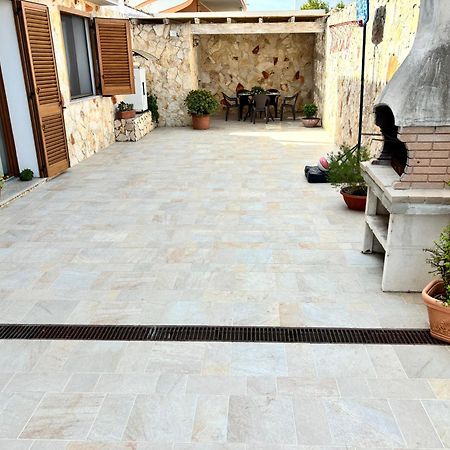 Ferienwohnung L'Essenziale Porto Torres Exterior foto